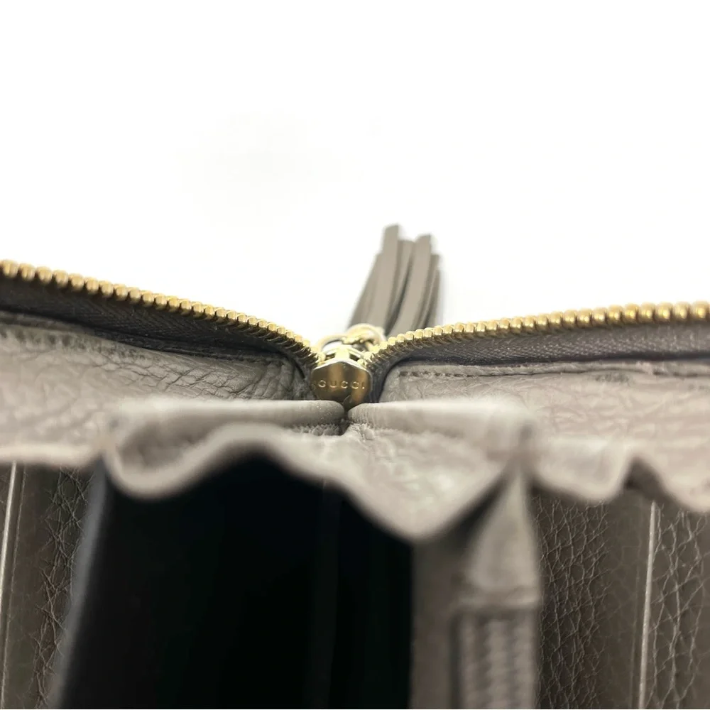 Authentic Gucci Gray Soho GG Logo Leather Zip Around Wallet On Chain Crossbody - Picture 8 of 9